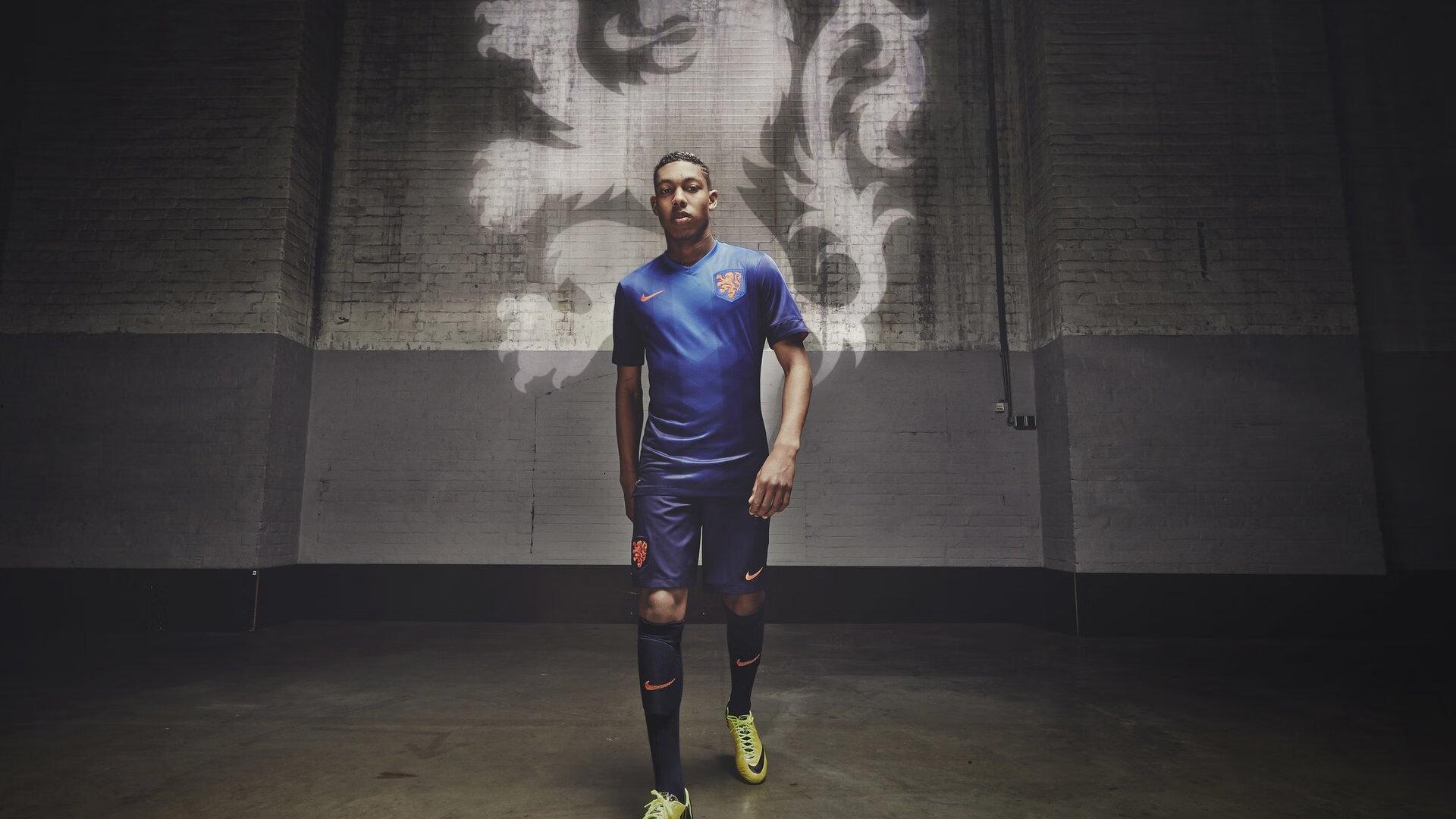 中足联发布年度数据,青年球员培养成果显著,U21出场时间激增,U17联赛规模达历史峰值